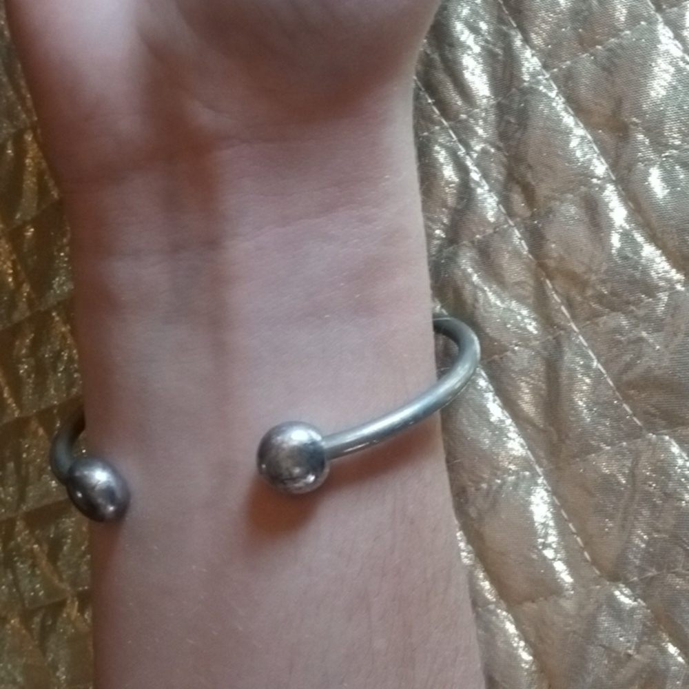 Vintage Large weighted silver bangle - Picture 2 of 2